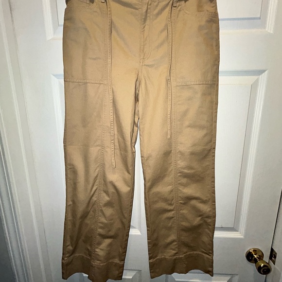 LOFT Pants - LOFT Women’s Cargo Pants in Tan